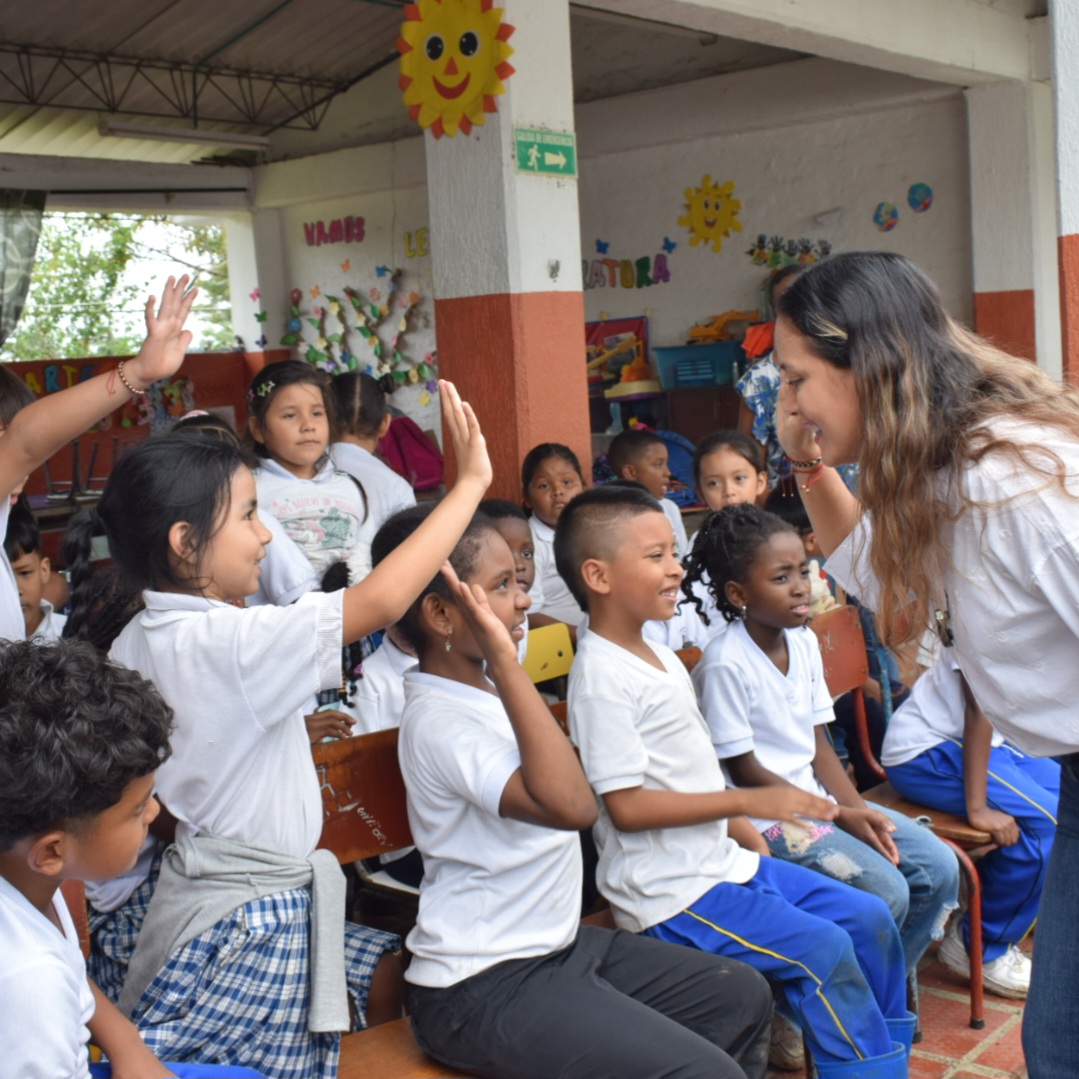 La niñez de la Institución Educativa Rosa Lía Mafla, en Jamundí, estrena nuevas baterías sanitarias
